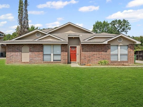 5505 Oak Brook Road , Arlington, TX 76016