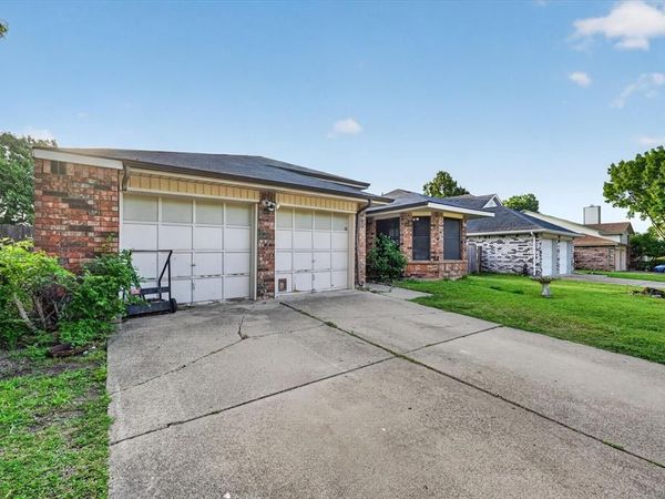 6217 Fairlane Drive , Arlington, TX 76001