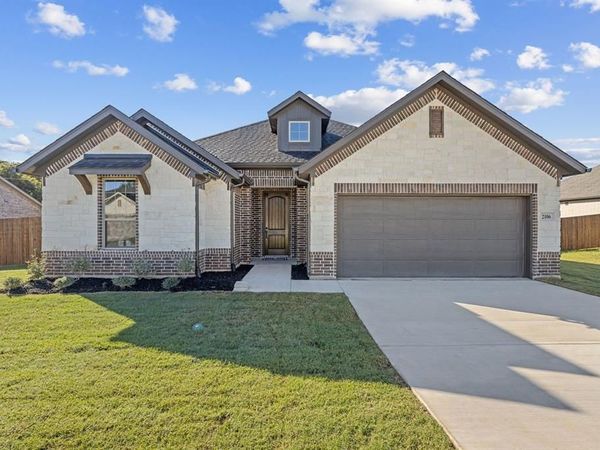 2106 Briarwood Drive , Bridgeport, TX 76426