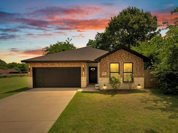 9228 Beckley View Avenue , Dallas, TX 75232