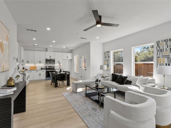 124 Homes Drive , Grand Prairie, TX 75050