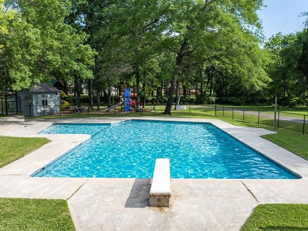 104 Lark Drive, Enchanted Oaks, TX 75156