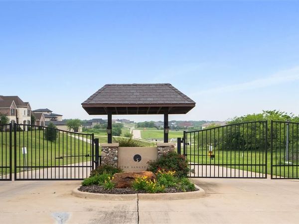 1207 Tulip Court , Grand Prairie, TX 75104