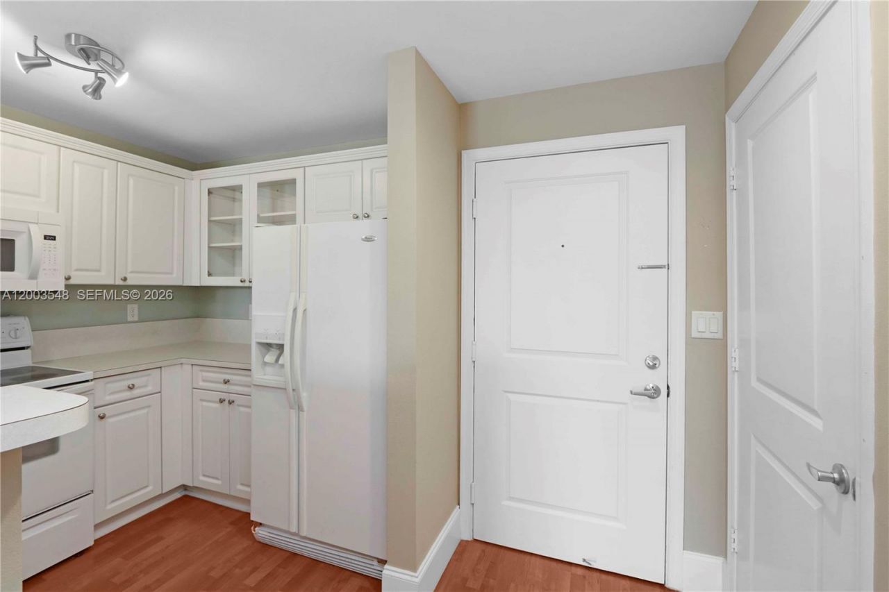 10 Aragon Ave , Unit 818, Coral Gables, FL 33134 Photo