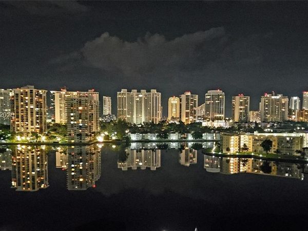 18041 BISCAYNE *MARINA & CONDO COMBO , Unit PH01, Aventura, FL 33160