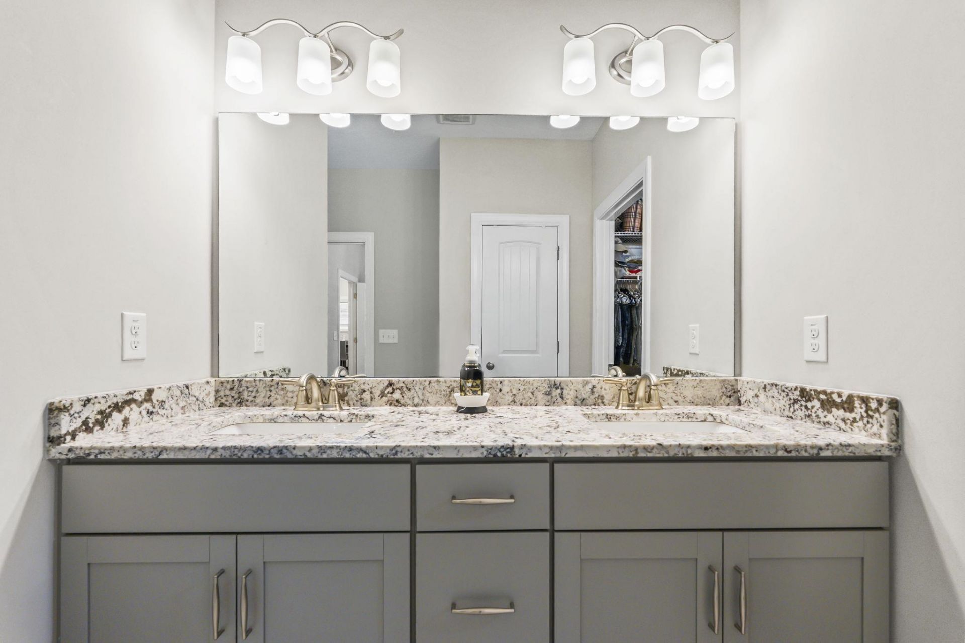 1037 Safe Haven Dr. Photo 22