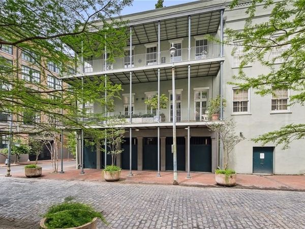 225 GIROD Street, Unit 302, New Orleans, LA 70130
