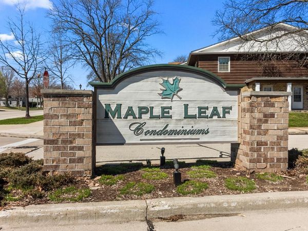 4941 W Maple Leaf CIRCLE, Greenfield, WI 53220