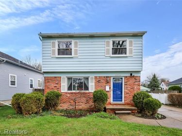 21729 Ridgeway Street , St. Clair Shores, MI 48080