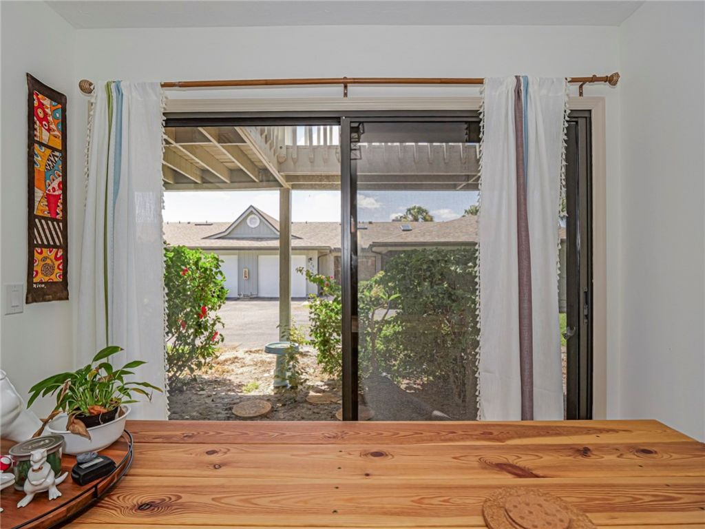 601 Centre Court Sw, Unit 101, Vero Beach, FL 32962 Photo