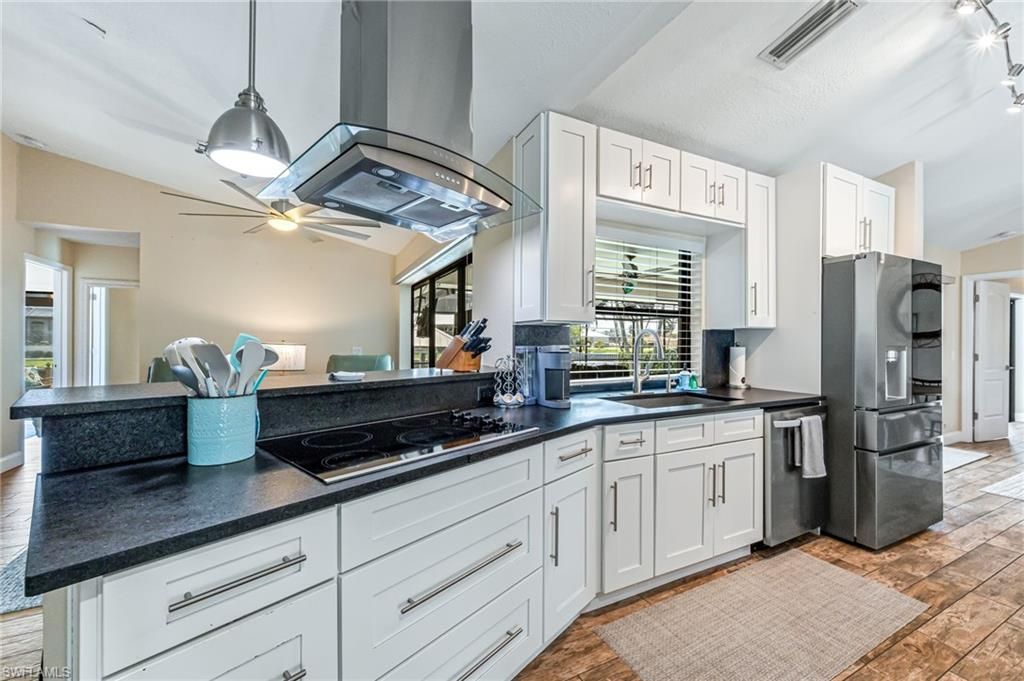 5630 Riverside Dr , Cape Coral, FL 33904 Photo