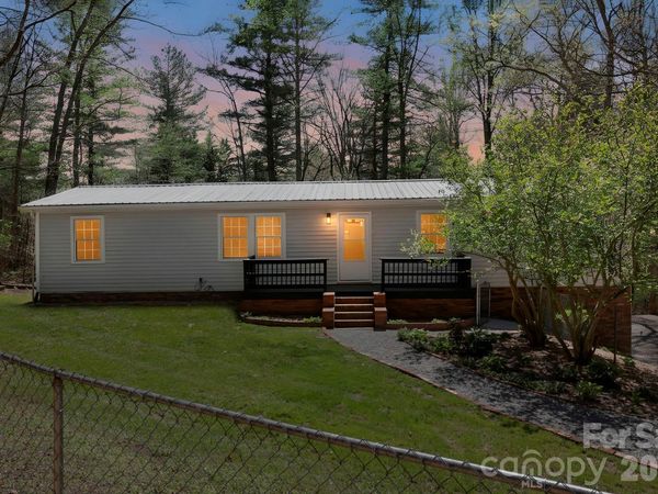 5 Country Road , Hendersonville, NC 28791