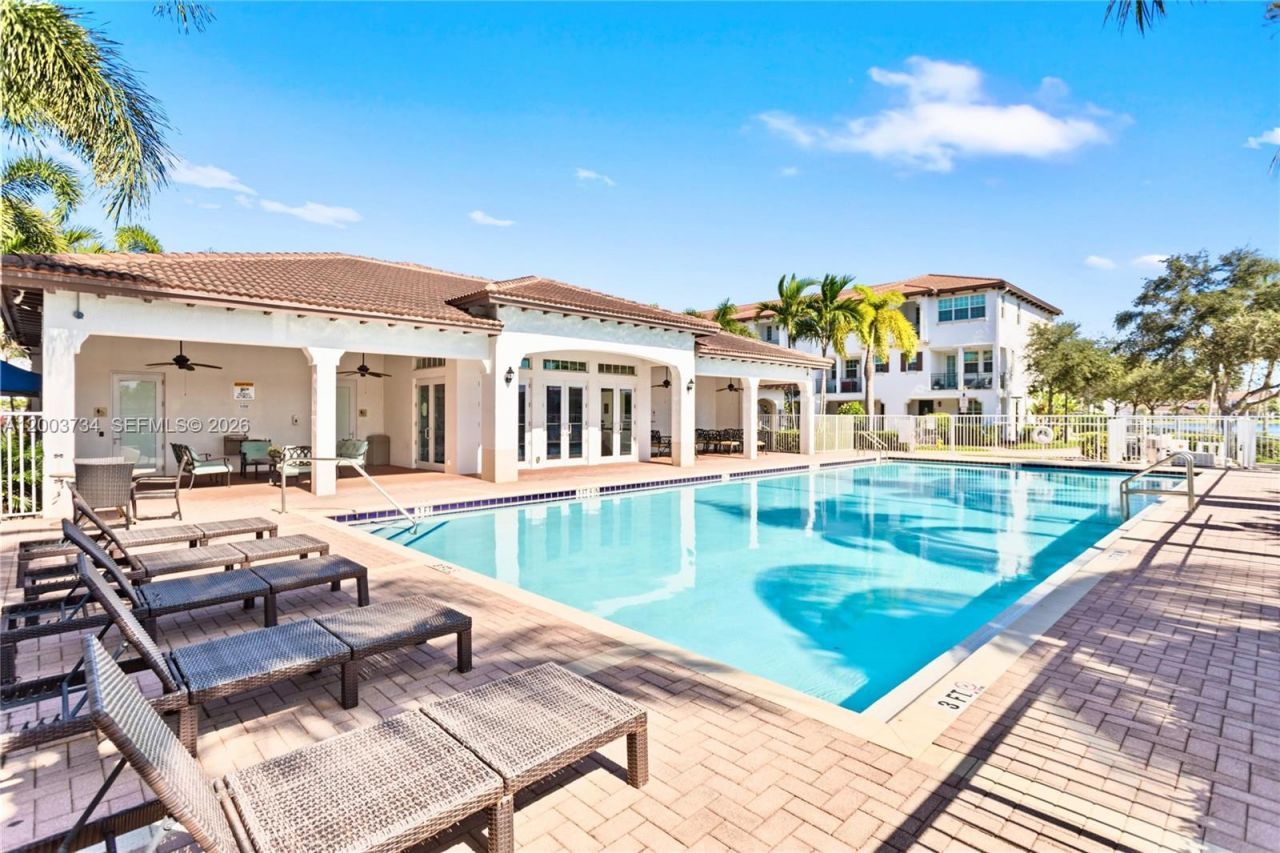 2549 SW 118th Way , Unit 302, Miramar, FL 33025 Photo