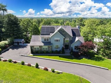 7 Beechwood Ter, Green Brook, NJ 08812