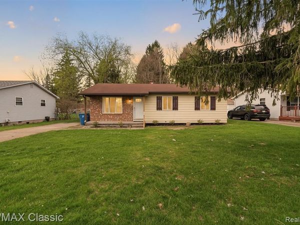 430 Sherwood Court, Holly Vlg, MI 48442