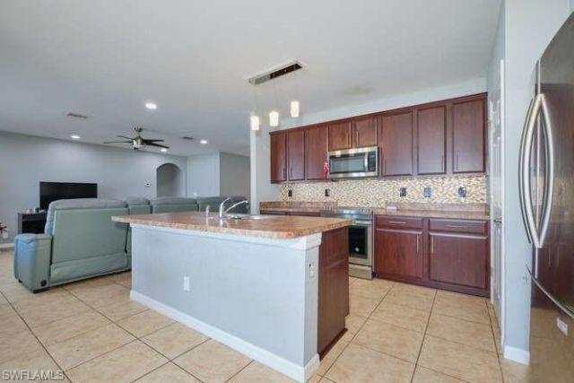 135 SW 31st St , Cape Coral, FL 33914 Photo