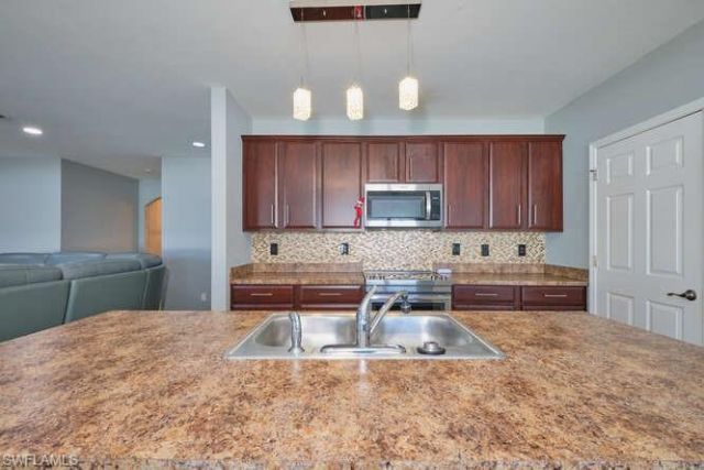 135 SW 31st St , Cape Coral, FL 33914 Photo