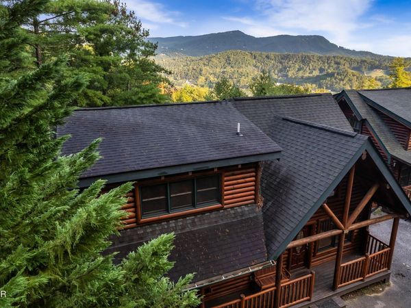 2216 Quiet Valley Way, Sevierville, TN 37862