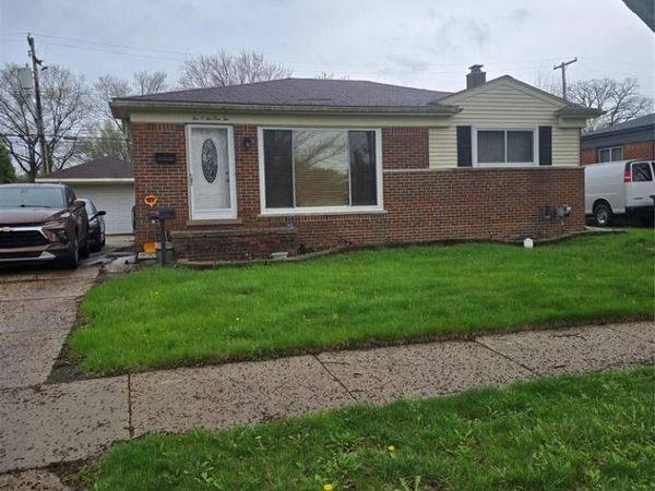 20212 Sunnyside, St. Clair Shores, MI 48080