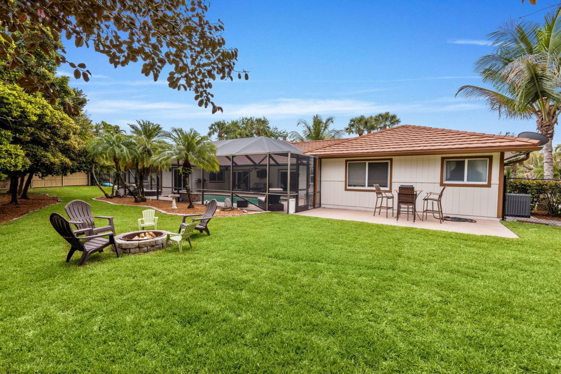 21 Whispering Oaks Circle, West Palm Beach, FL 33411 Photo