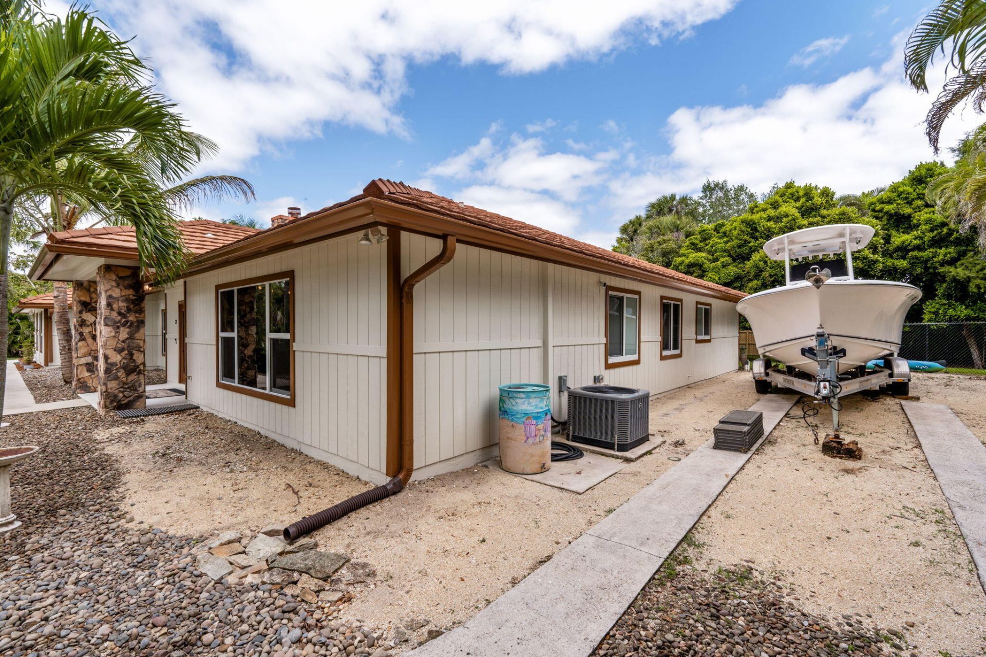 21 Whispering Oaks Circle, West Palm Beach, FL 33411 Photo