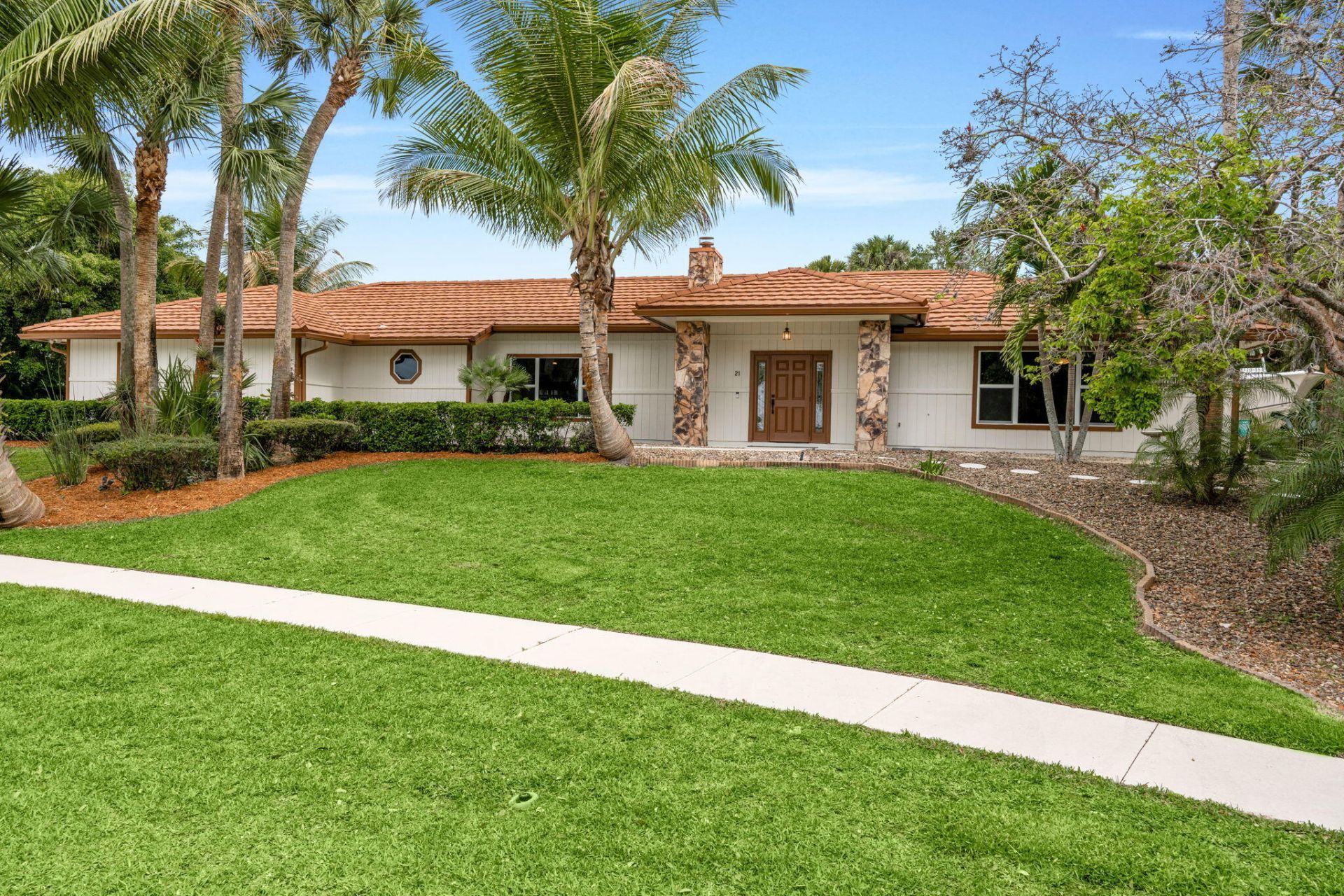 21 Whispering Oaks Circle, West Palm Beach, FL 33411 Photo