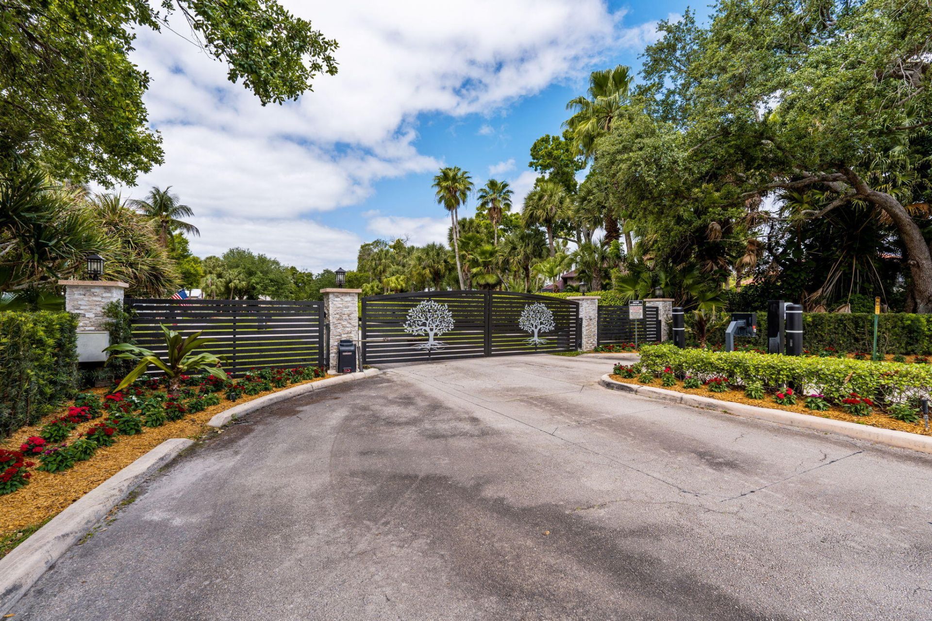 21 Whispering Oaks Circle, West Palm Beach, FL 33411 Photo