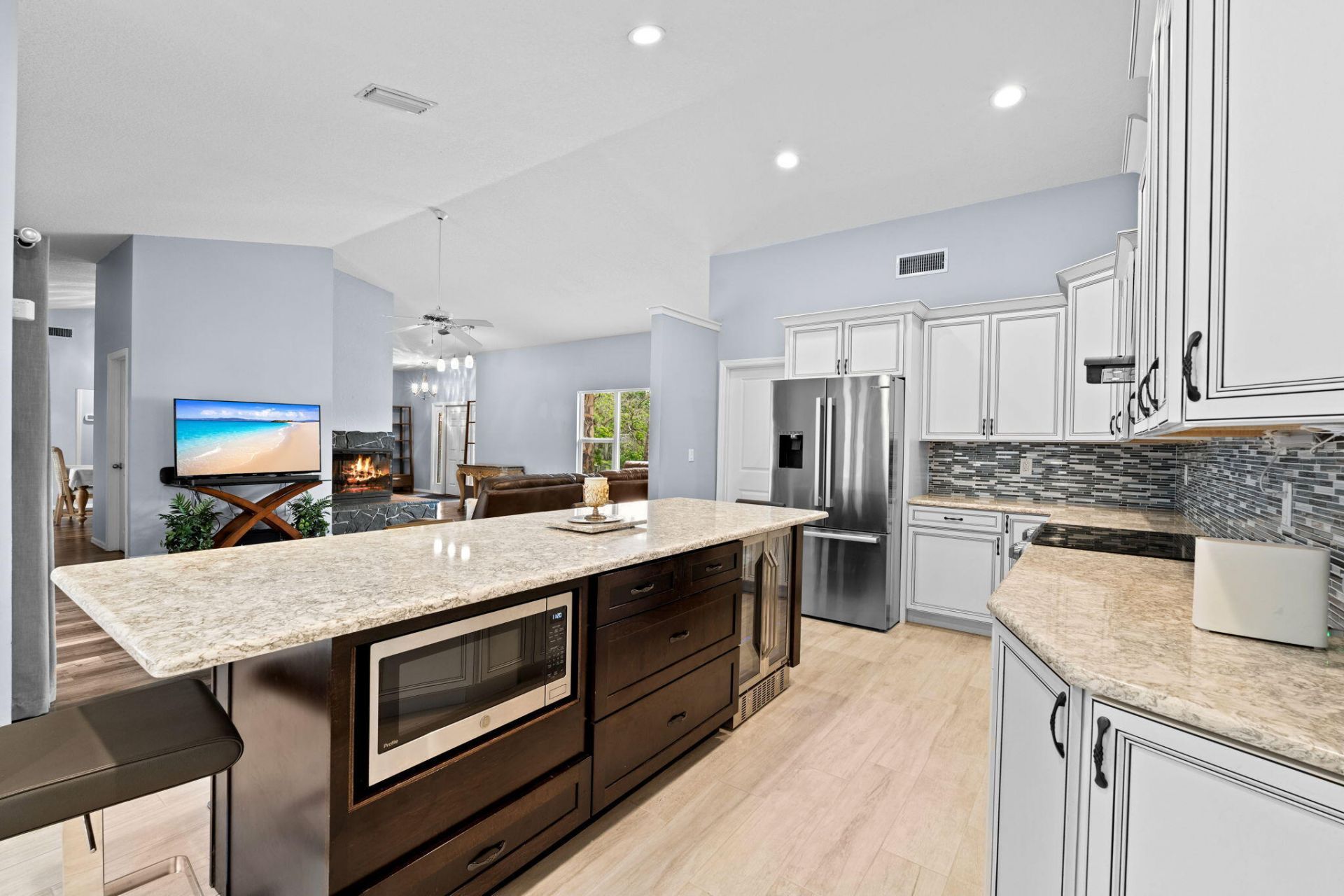 21 Whispering Oaks Circle, West Palm Beach, FL 33411 Photo