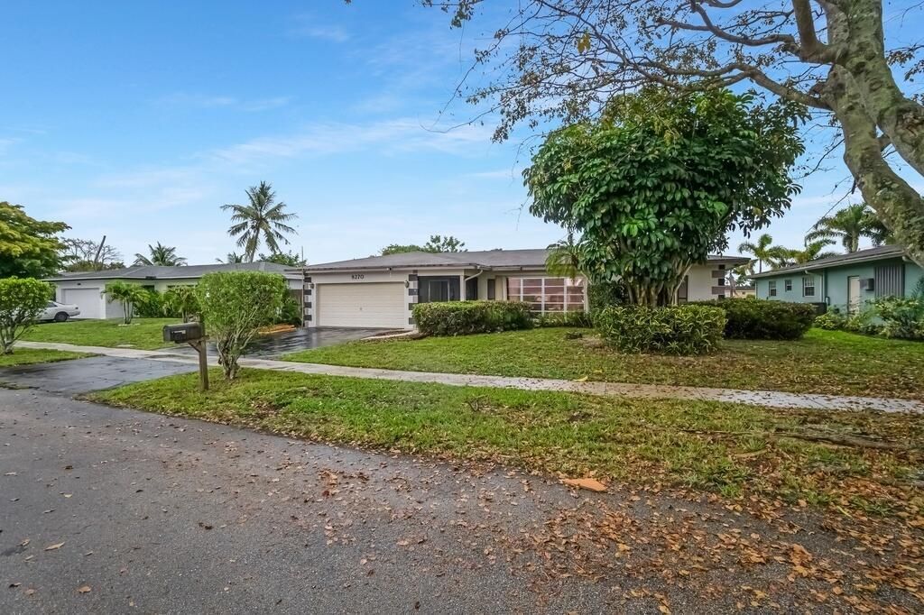 8270 NW 66th Terrace, Tamarac, FL 33321 Photo