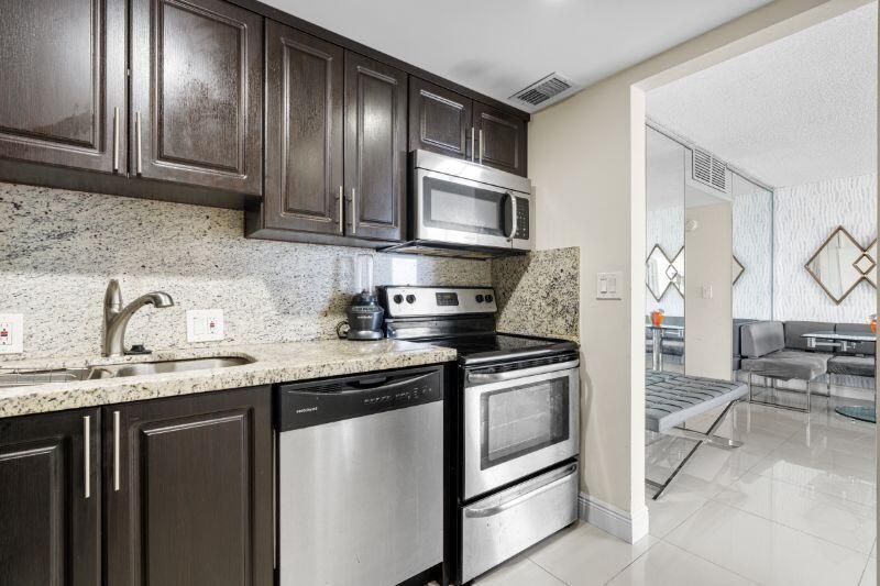 3675 N Country Club Drive, Unit 2401, Aventura, FL 33180 Photo