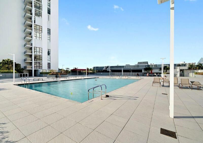 3675 N Country Club Drive, Unit 2401, Aventura, FL 33180 Photo