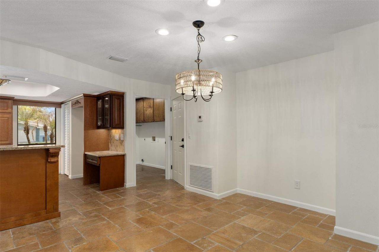239 SE Paradise Point Road, Crystal River, FL 34429 Photo