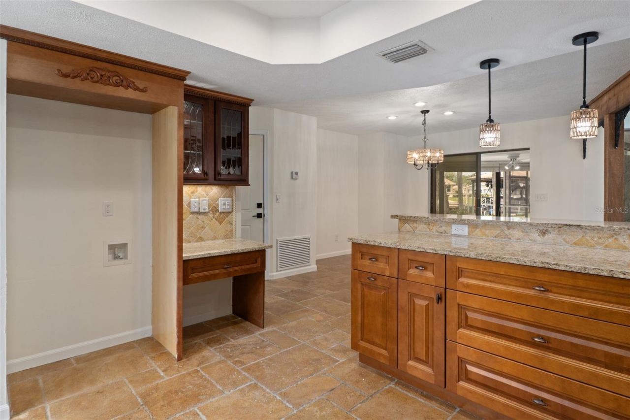 239 SE Paradise Point Road, Crystal River, FL 34429 Photo