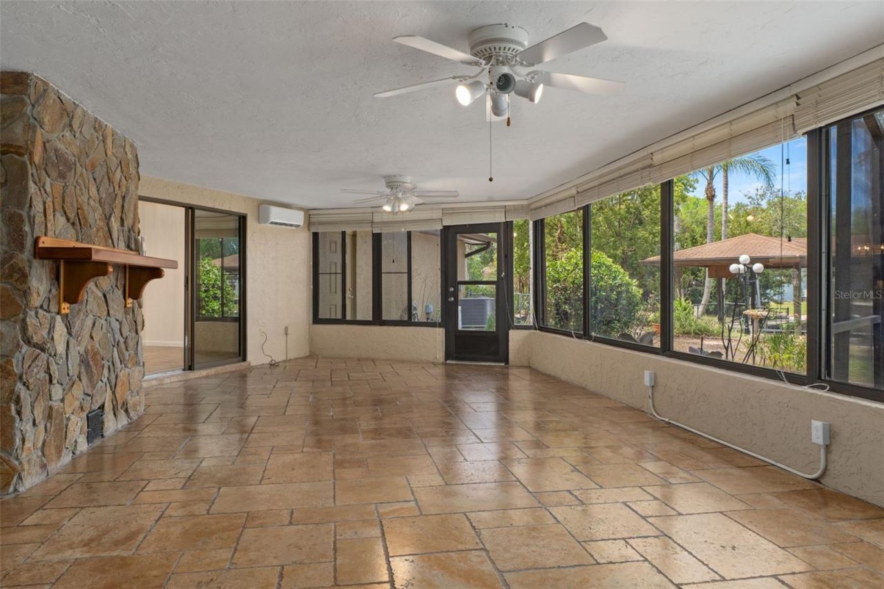 239 SE Paradise Point Road, Crystal River, FL 34429 Photo