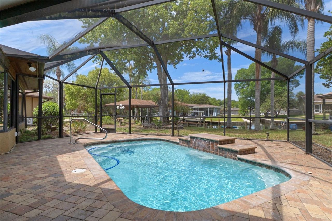 239 SE Paradise Point Road, Crystal River, FL 34429 Photo