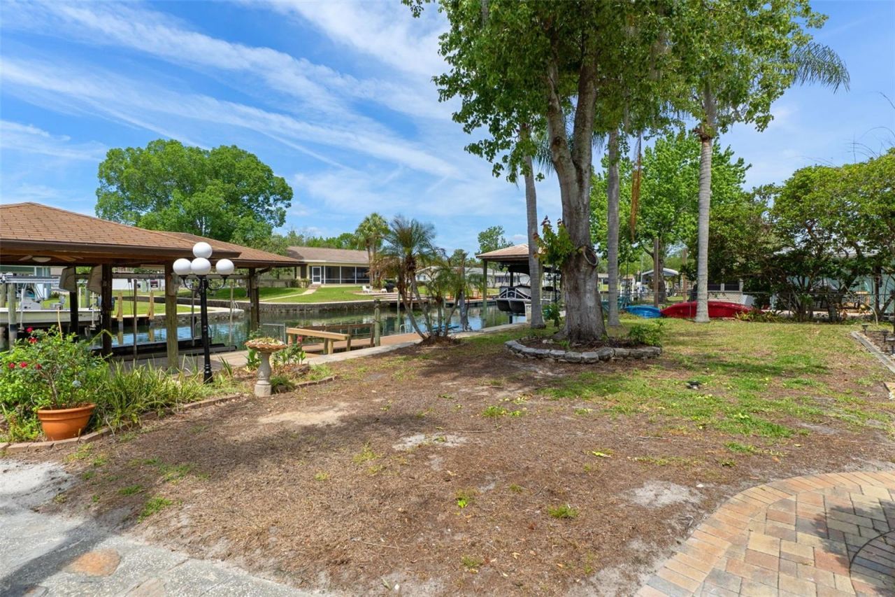 239 SE Paradise Point Road, Crystal River, FL 34429 Photo