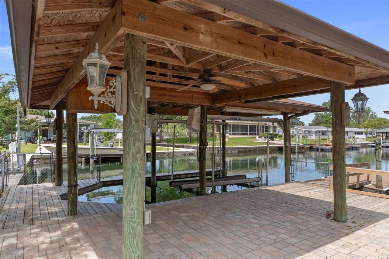 239 SE Paradise Point Road, Crystal River, FL 34429 Photo