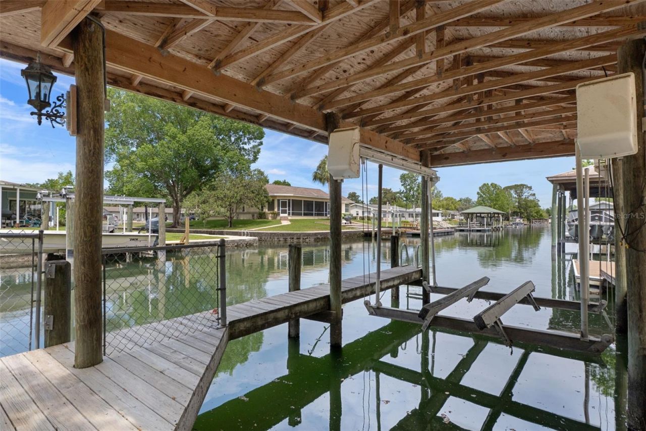 239 SE Paradise Point Road, Crystal River, FL 34429 Photo