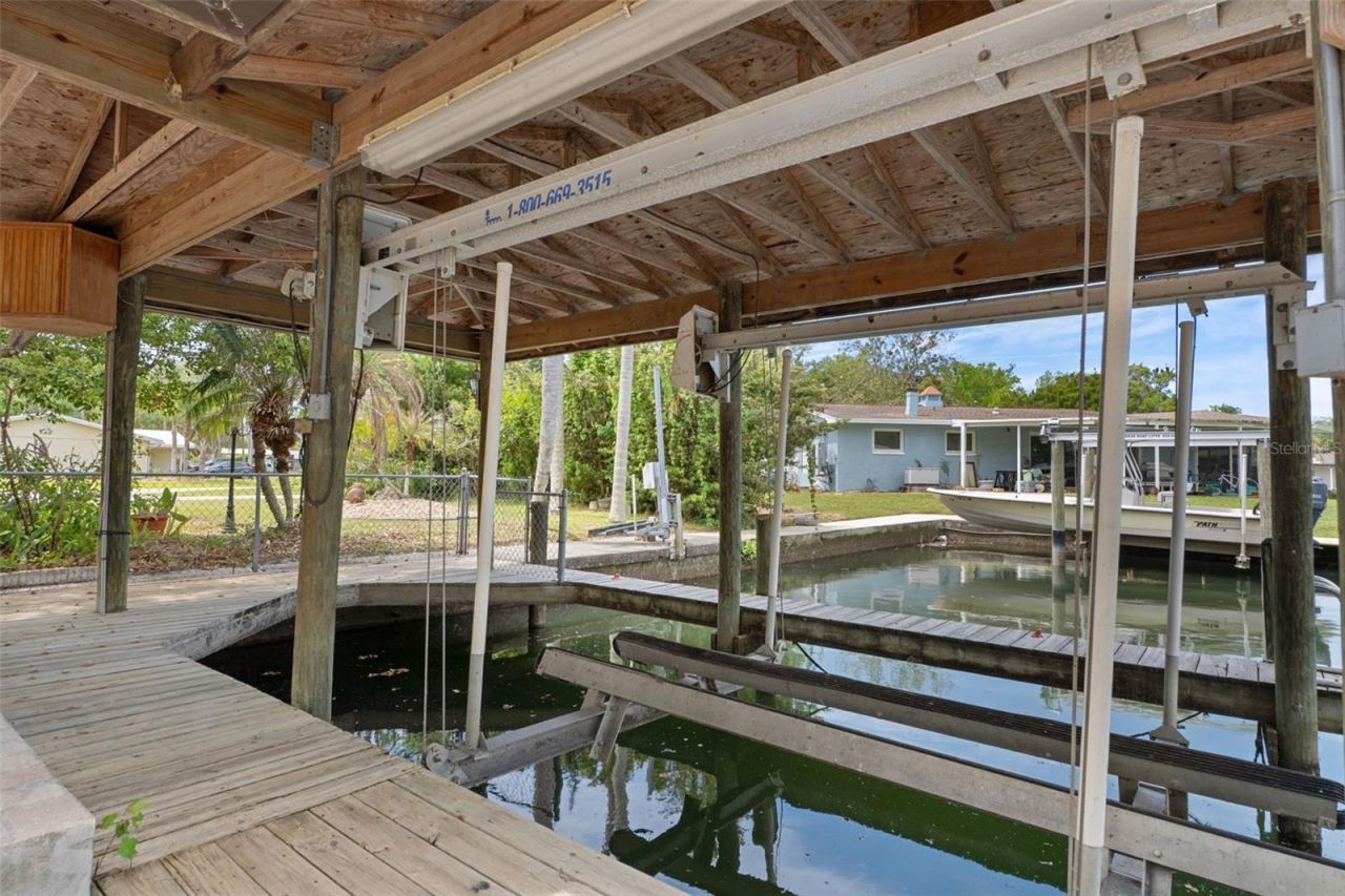 239 SE Paradise Point Road, Crystal River, FL 34429 Photo