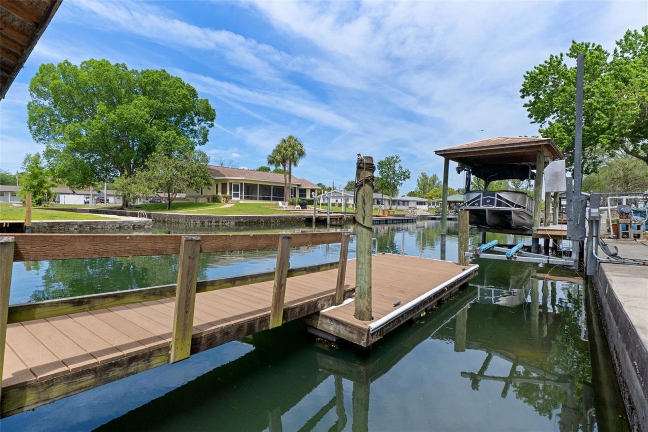 239 SE Paradise Point Road, Crystal River, FL 34429 Photo