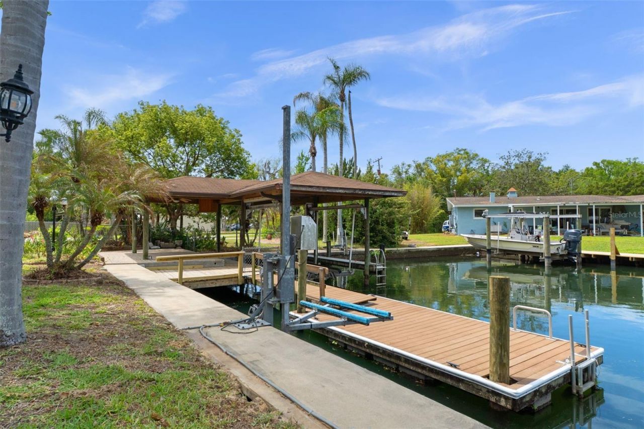 239 SE Paradise Point Road, Crystal River, FL 34429 Photo