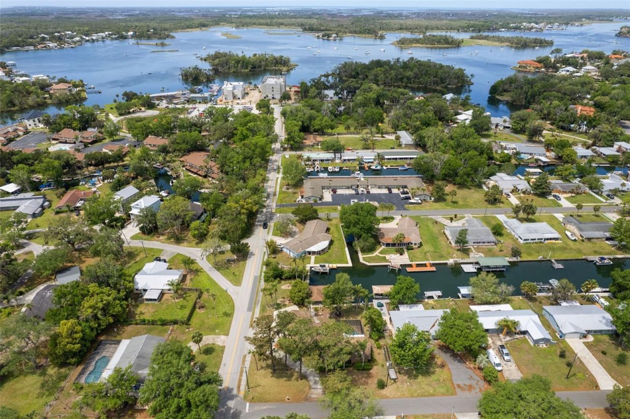 239 SE Paradise Point Road, Crystal River, FL 34429 Photo