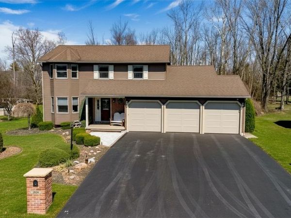 4320 Lazybrook Circle , Liverpool, NY 13088