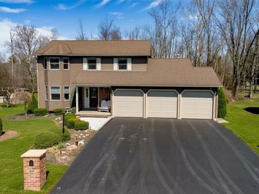 4320 Lazybrook Circle, Liverpool, NY 13088