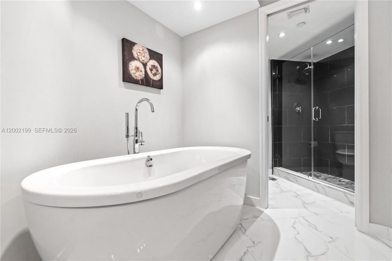 3500 Mystic Pointe Dr, Unit 1403, Aventura, FL 33180 Photo
