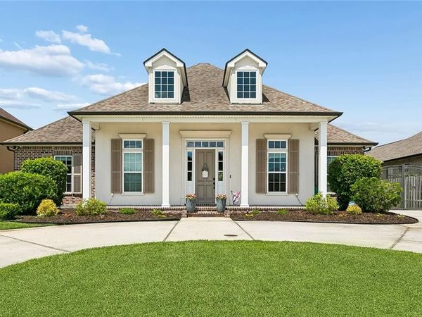 134 CHAPEL HILL Drive , Belle Chasse, LA 70037