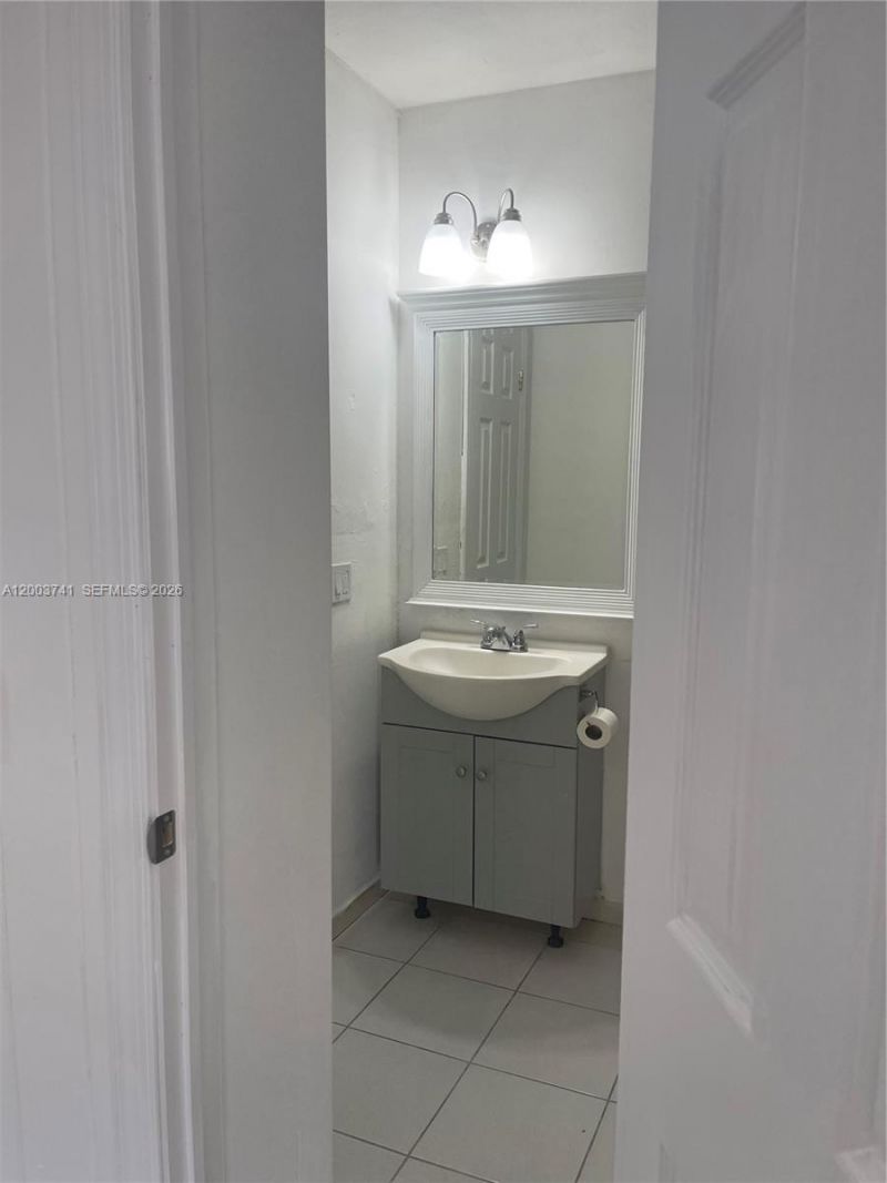 317 E 8th St , Unit 3, Hialeah, FL 33010 Photo