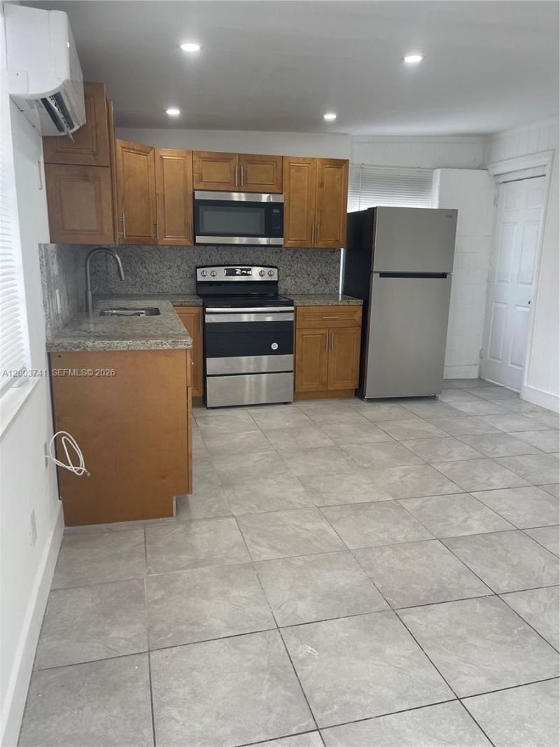 317 E 8th St , Unit 3, Hialeah, FL 33010 Photo