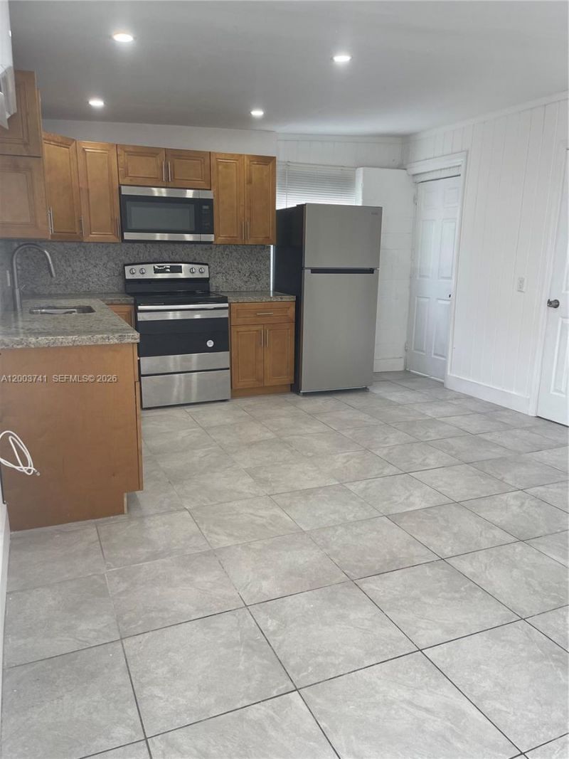 317 E 8th St , Unit 3, Hialeah, FL 33010 Photo