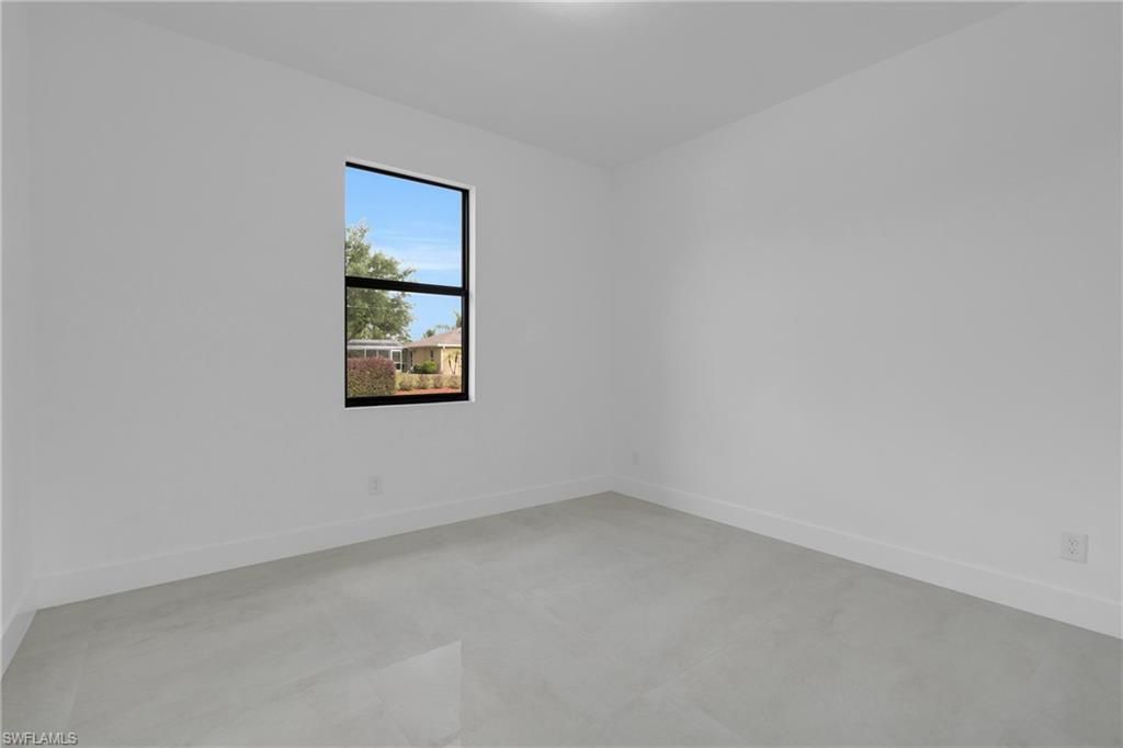 586 Genoa Ave S, Lehigh Acres, FL 33974 Photo
